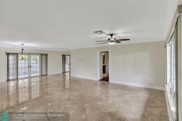Building Photo - 361 SW 60th Ave