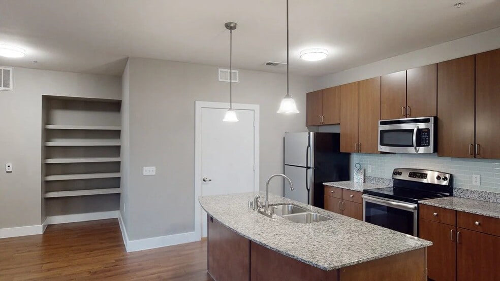 Building Photo - 305 River Fern Ave