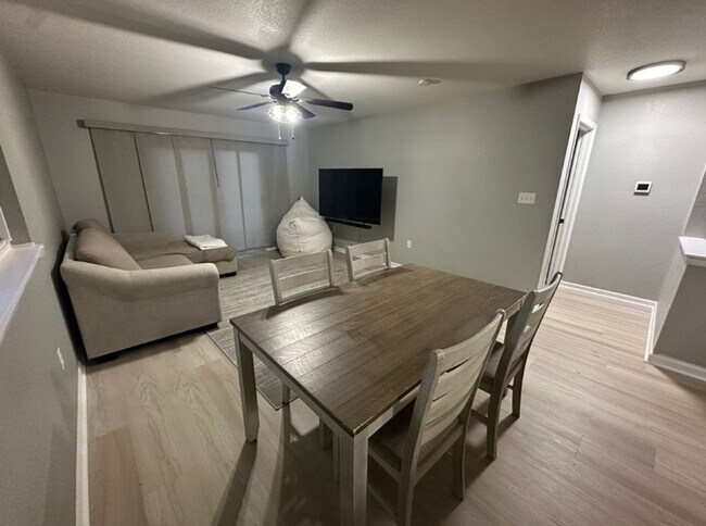 Building Photo - Beautiful Town Home + Deck & Patio + Easy Highway Access to Fort Riley + Washer & Dryer Included!...