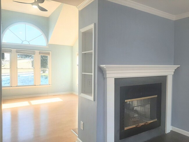 Building Photo - Beautiful 3 Bedroom 2.5 Bathroom Home in H...