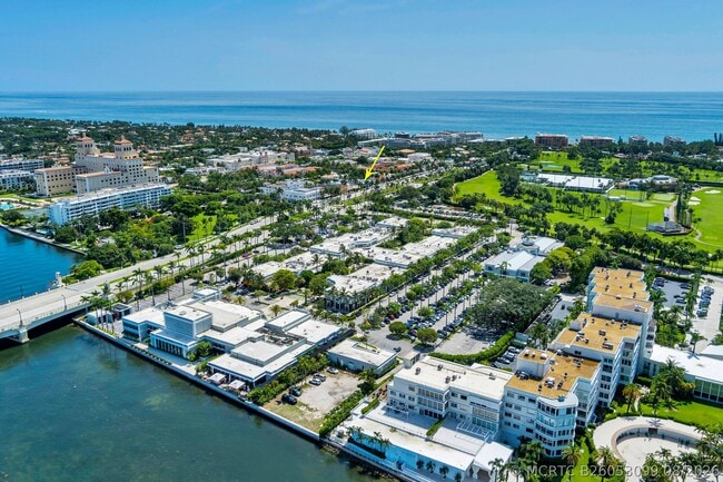 Building Photo - 255 Royal Poinciana Way
