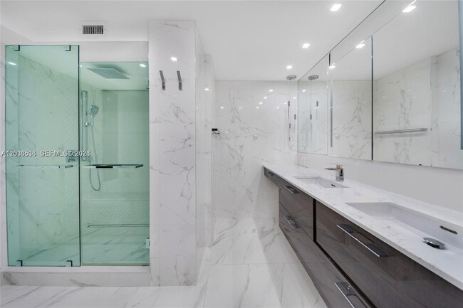 Building Photo - 2030 S Ocean Dr