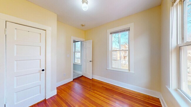 Building Photo - 19 Nightingale St