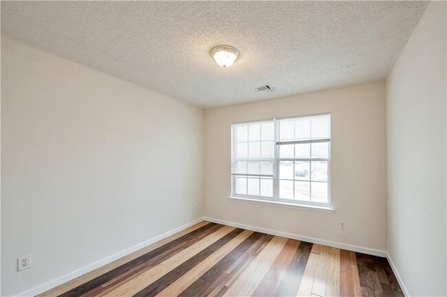 Building Photo - 950 Parkway Rd