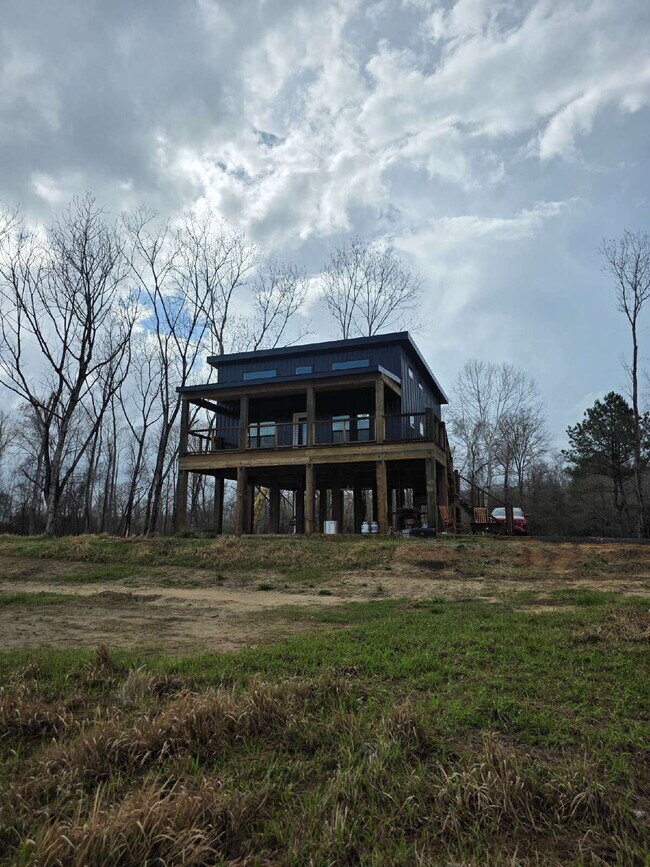 Building Photo - Beautiful peaceful 2/1 for rent! Fully furnished