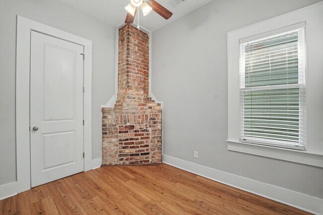 Building Photo - 311 W 39th St