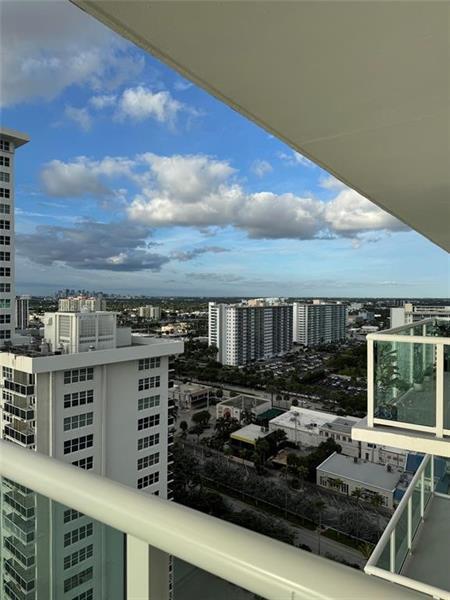 Building Photo - 3550 Galt Ocean Dr