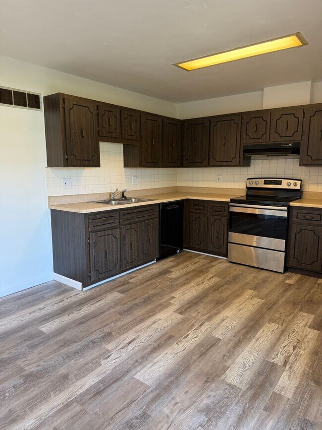 Building Photo - 913 Belle Valley Dr
