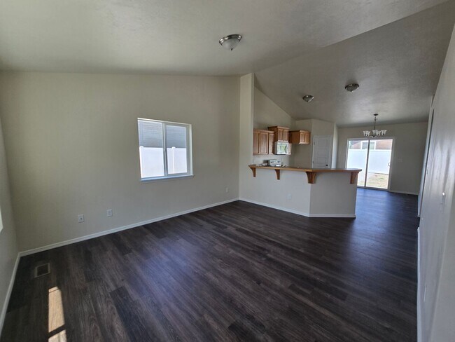Building Photo - For Rent: 3 Bedroom, 2 Bath Home – $1,900/month