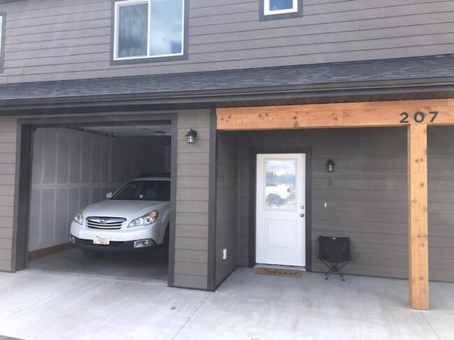 Building Photo - Newly Constructed 3 Bedroom Home in Manhat...