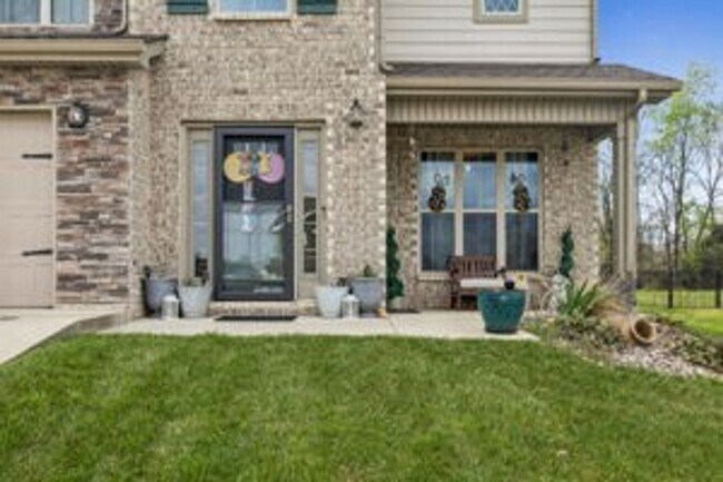 Building Photo - 3 Bedroom 2 1/2 Bathroom Home