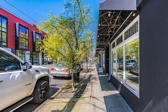 Building Photo - Madrona Court