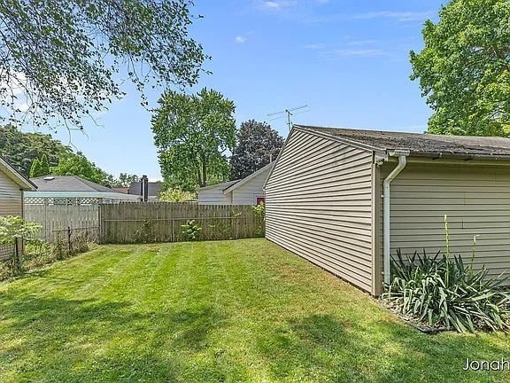 Building Photo - 146 Bowne St NE