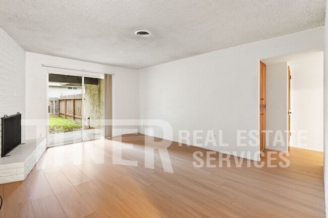 Building Photo - 2 Cinder Ct