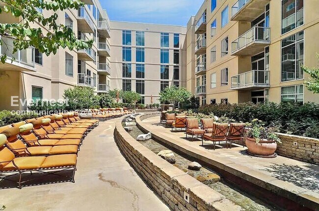 Building Photo - Modern 1-Bedroom Condo with City Views in Prime Nashville Location / Available Now!