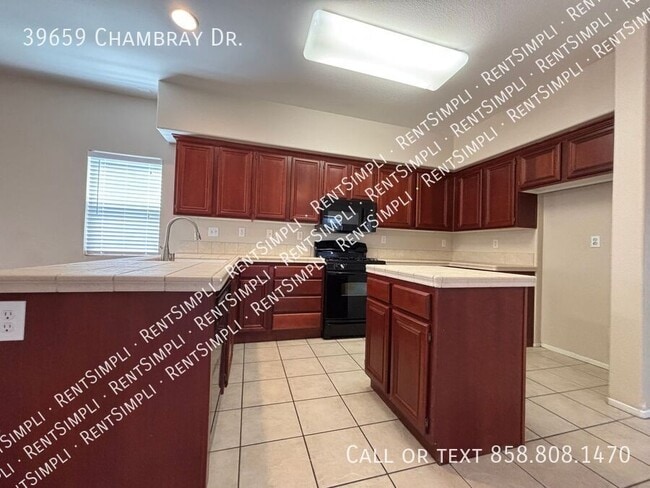 Building Photo - 39659 Chambray Dr