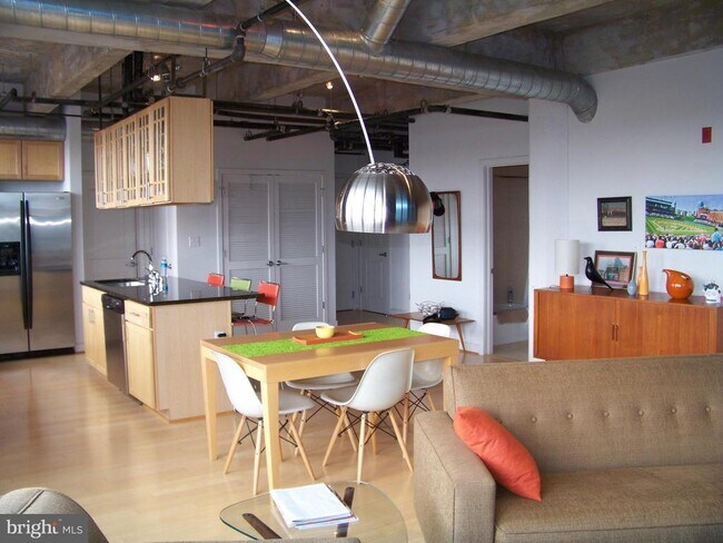 Building Photo - 234 Holliday St