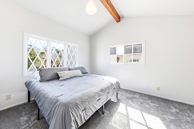 Building Photo - Furnished Balboa Peninsula Point Cottage Home | Available November 1st – April 30th