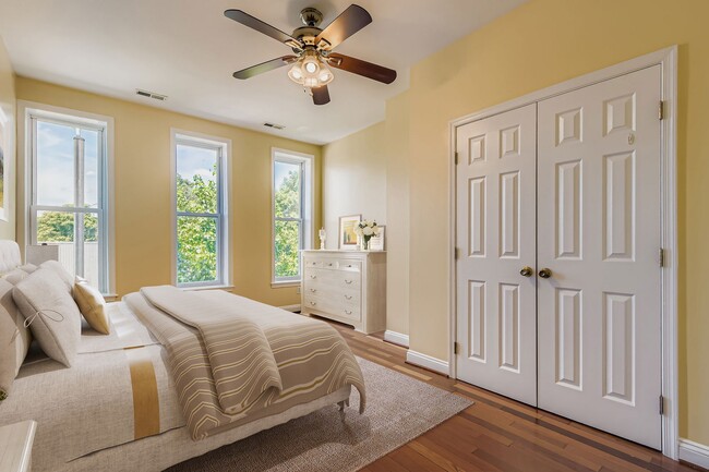 Building Photo - 2535 N Howard St