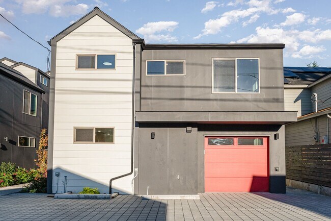 Building Photo - Opportunity to rent a new construction hom...