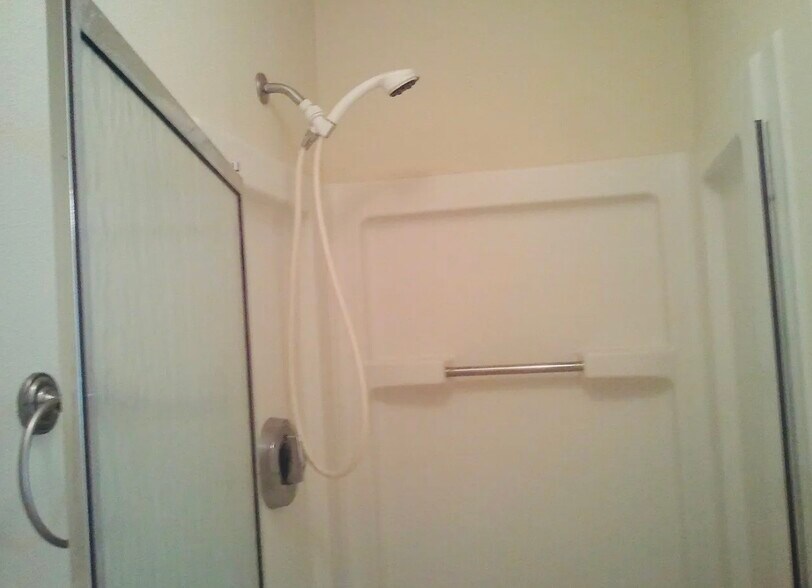 Building Photo - 9481 Highland Oak Dr