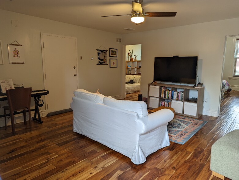 Primary Photo - 5504 Hays St
