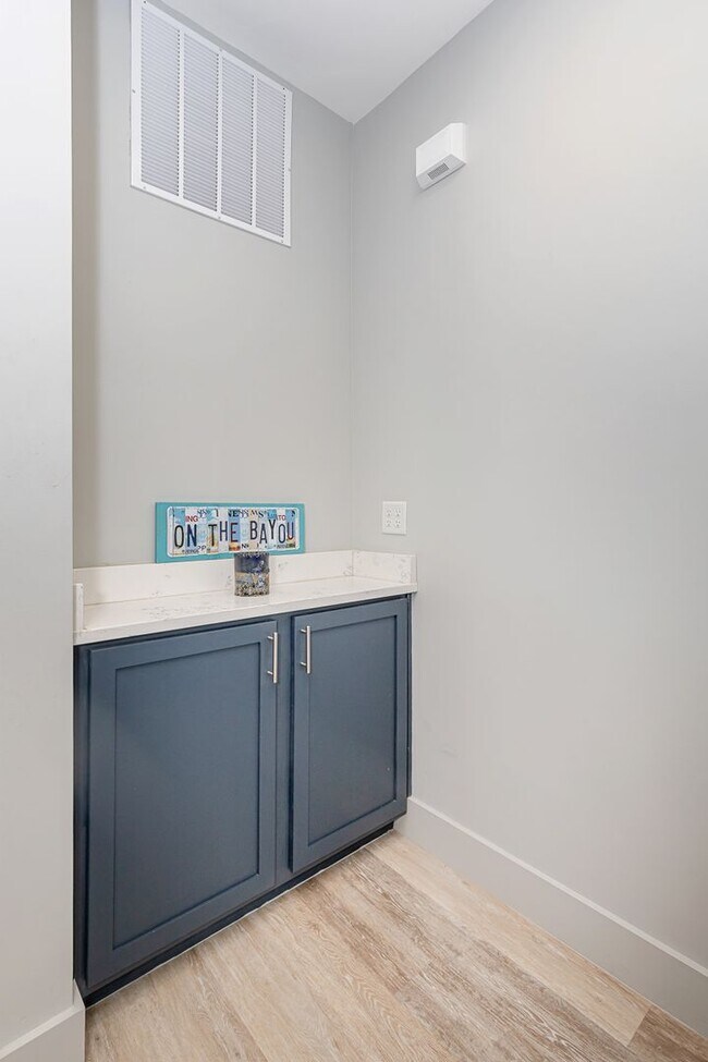 Building Photo - Fully furnished luxurious waterfront condo at The Inlet!