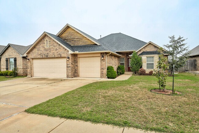 Building Photo - Beautiful & Large 4 Bed 2 Bath Home in Edmond!