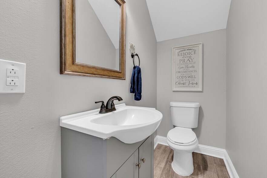 Half Bath - 923 Muirfield Dr