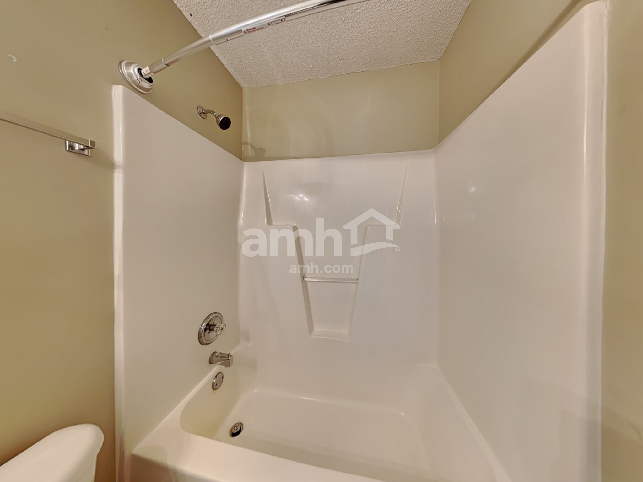 Building Photo - 136 N Honey Springs Ave