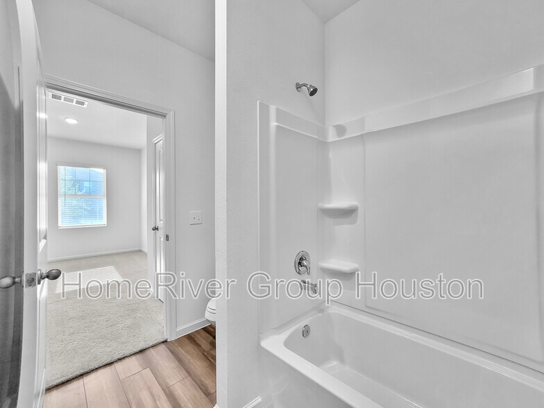 Building Photo - 28414 Selsdon Ct
