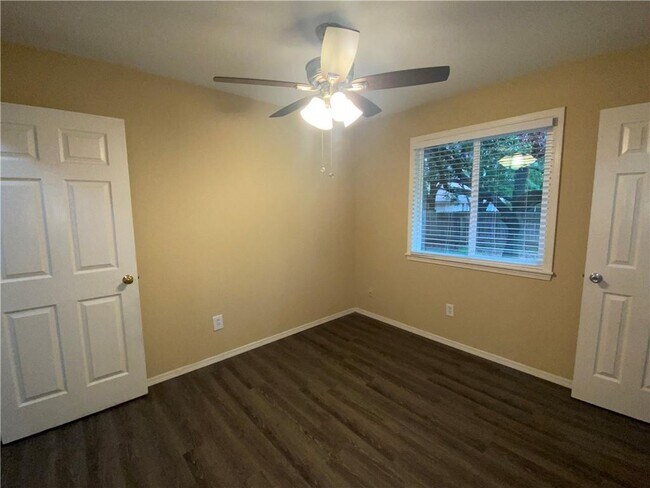 Building Photo - 700 David Curry Dr