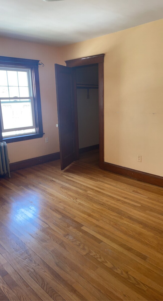 Building Photo - 202 High St