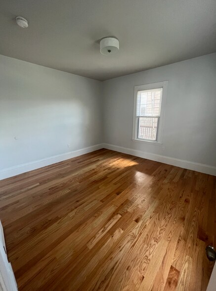 Building Photo - 7 Thornley St