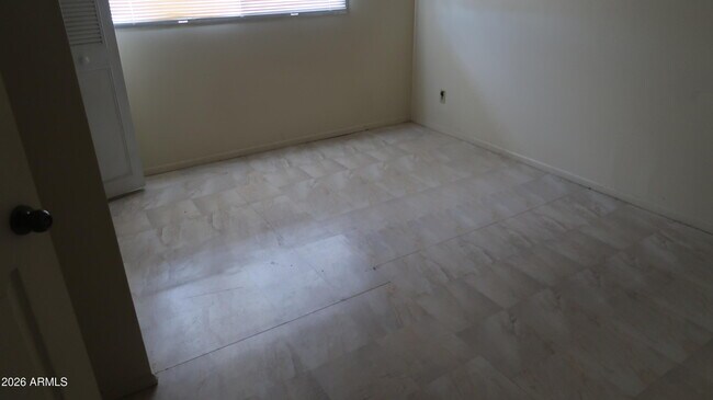 Building Photo - 1627 W Hazelwood St