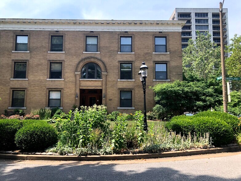 Building front entrance - 4496 Maryland Ave