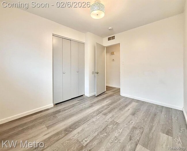 Building Photo - 13231 Albany St