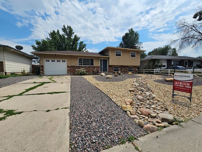 Primary Photo - 3 Bed 2 Bath Home in North East Colorado S...