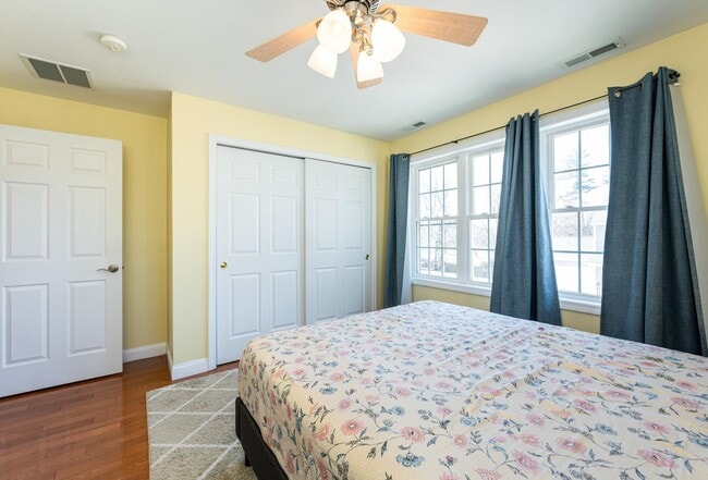 Building Photo - 4 Lowther Pl