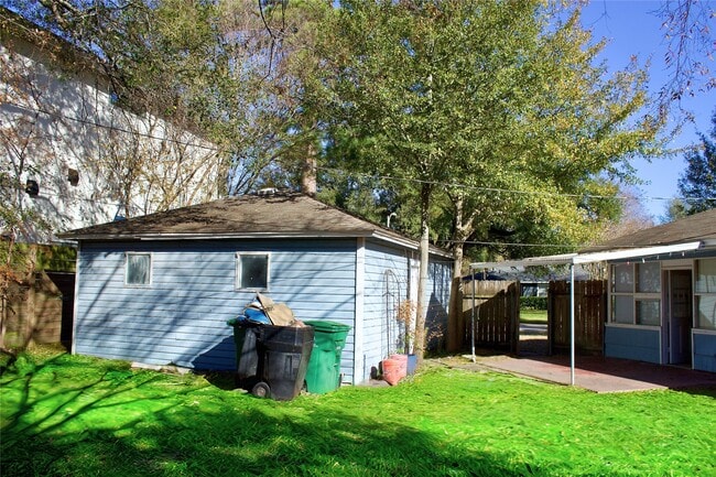 Building Photo - 1002 Waltway Dr