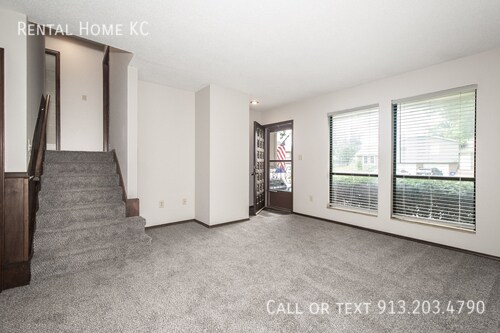 Building Photo - 1940 E Lindenwood Cir