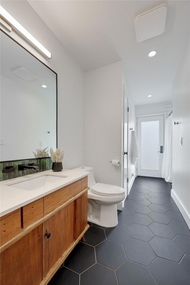 Building Photo - 18205 Ridge Rd