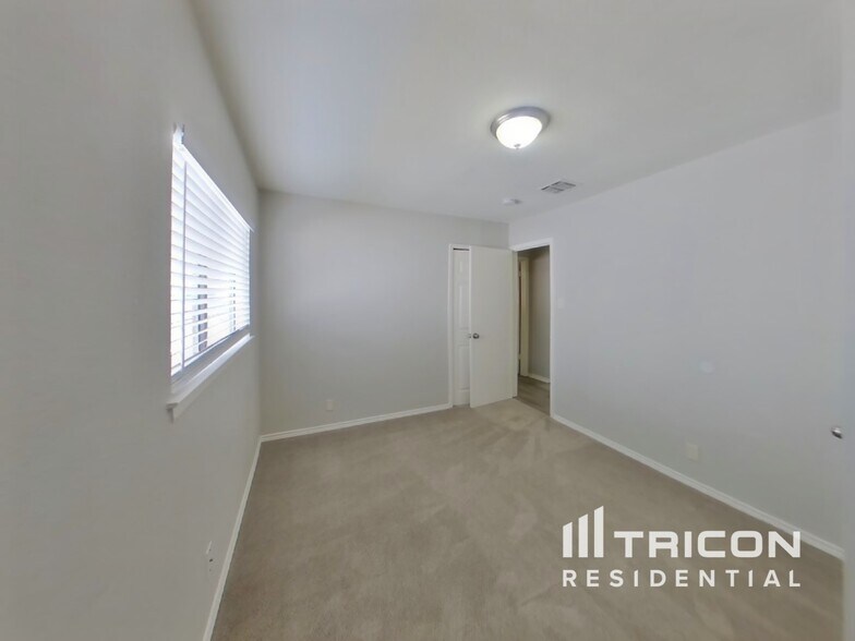Building Photo - 4900 Nuthatch St
