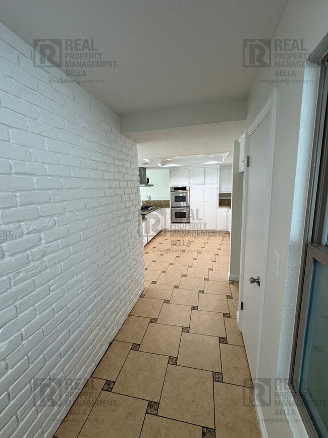 Building Photo - Spacious Single-Story 7-Bedroom Home with Open Layout & Abundant Natural Light