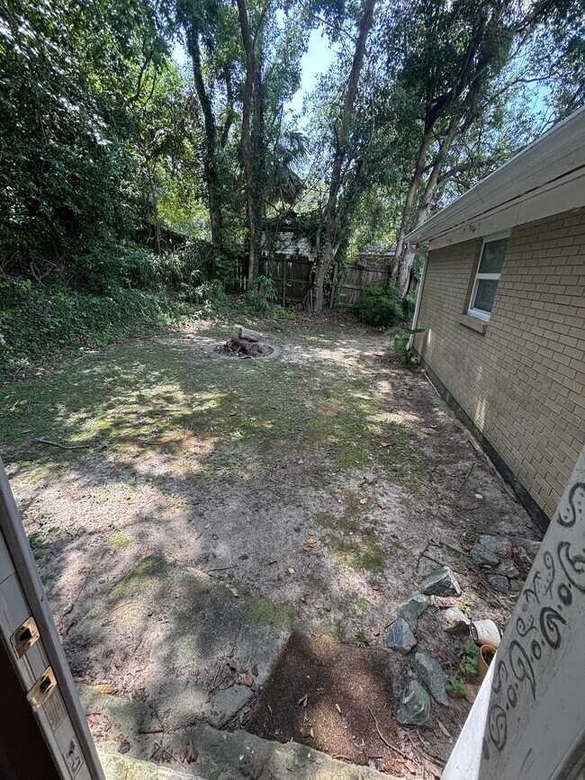 Building Photo - 2219 Belle Vue Way