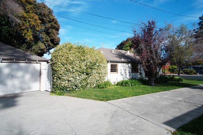 Building Photo - 1035-1307 Amarillo Ave