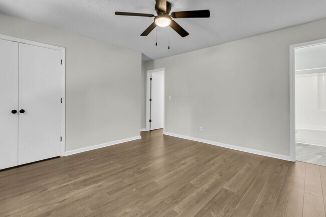 Building Photo - 216 Parlor Dr