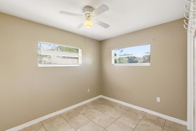 Building Photo - 1107 Jamela Dr