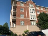 Building Photo - 101 Pointe Dr