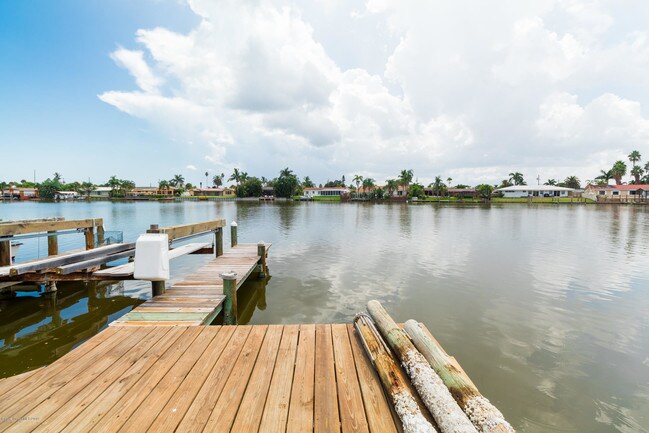 Building Photo - 205 S Banana River Blvd